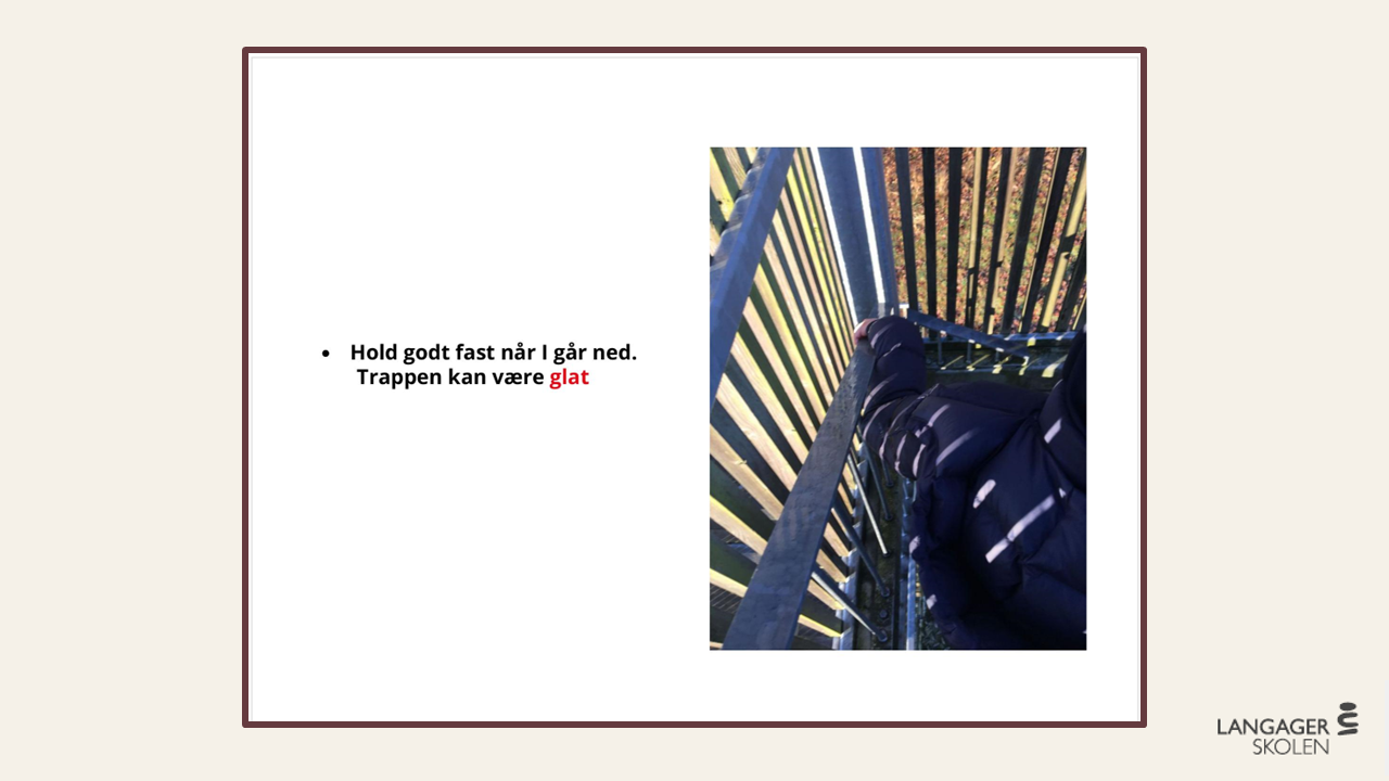 Hold godt fast når I går ned. Trappen kan være glat